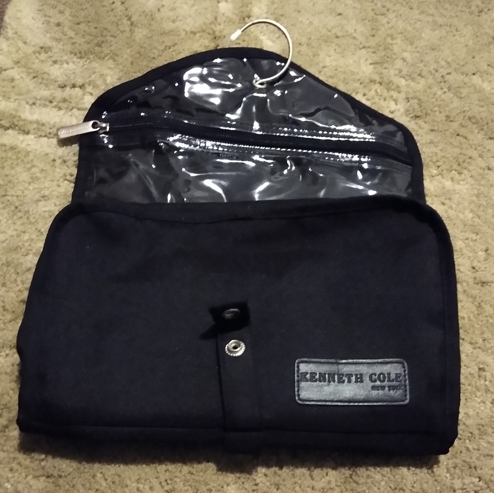 Kenneth Cole  Organizer/Travel Case